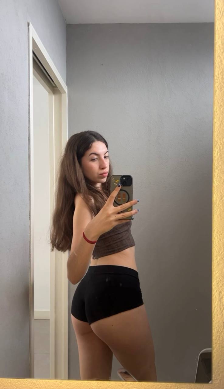 Amber in her underwear in Ozascu