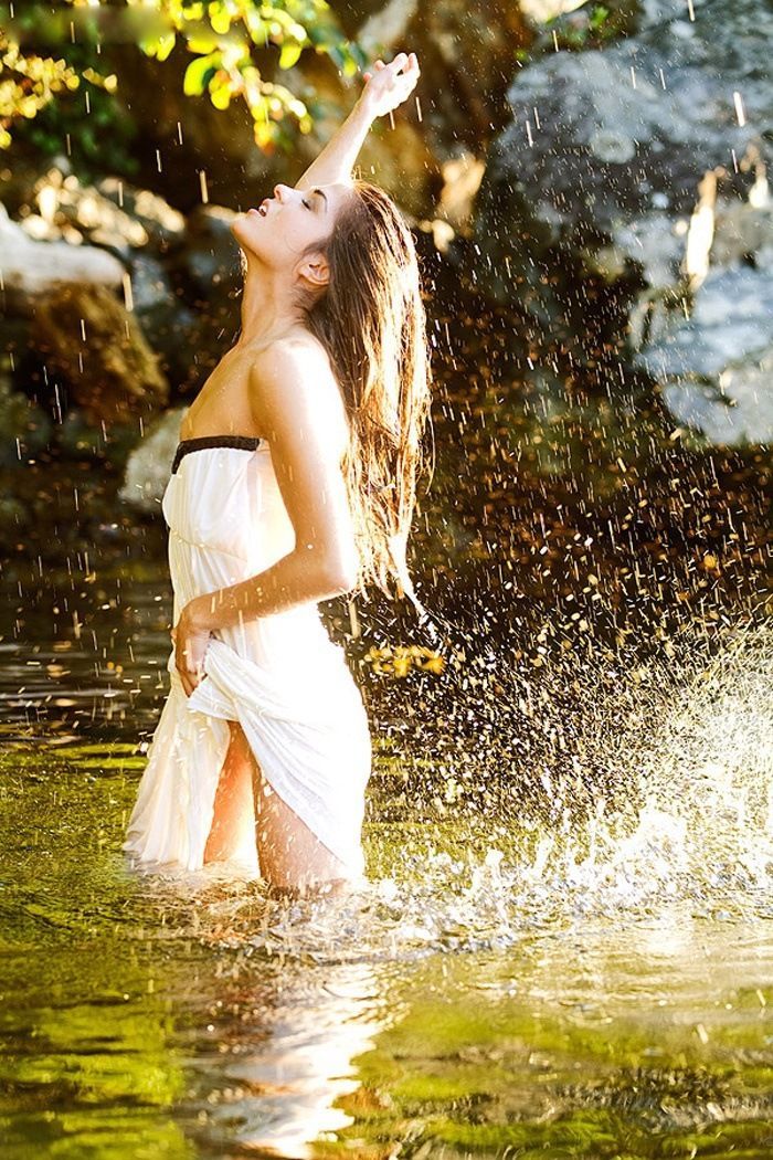 Marie Avgeropoulos in Ozascu