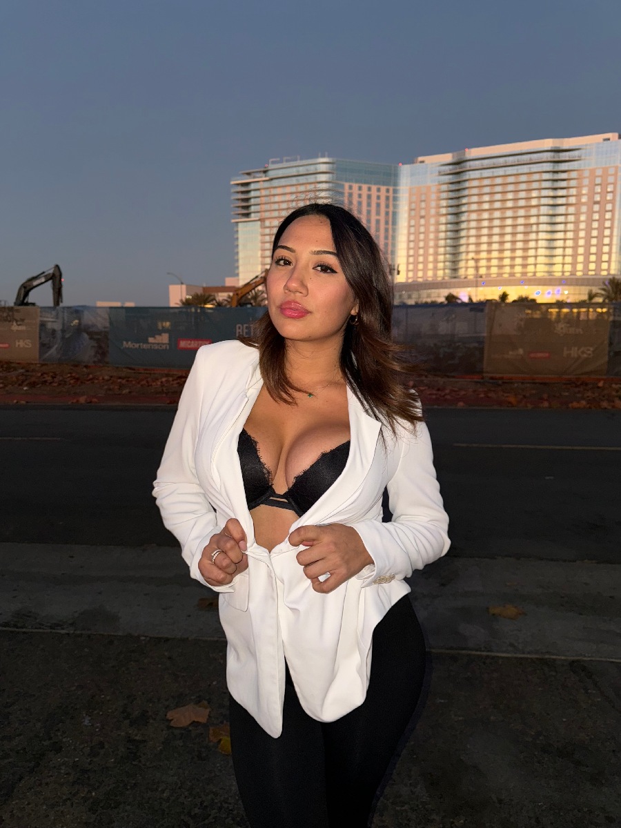 Take a pause and enjoy Ali Cruz — streaming from Ozascu