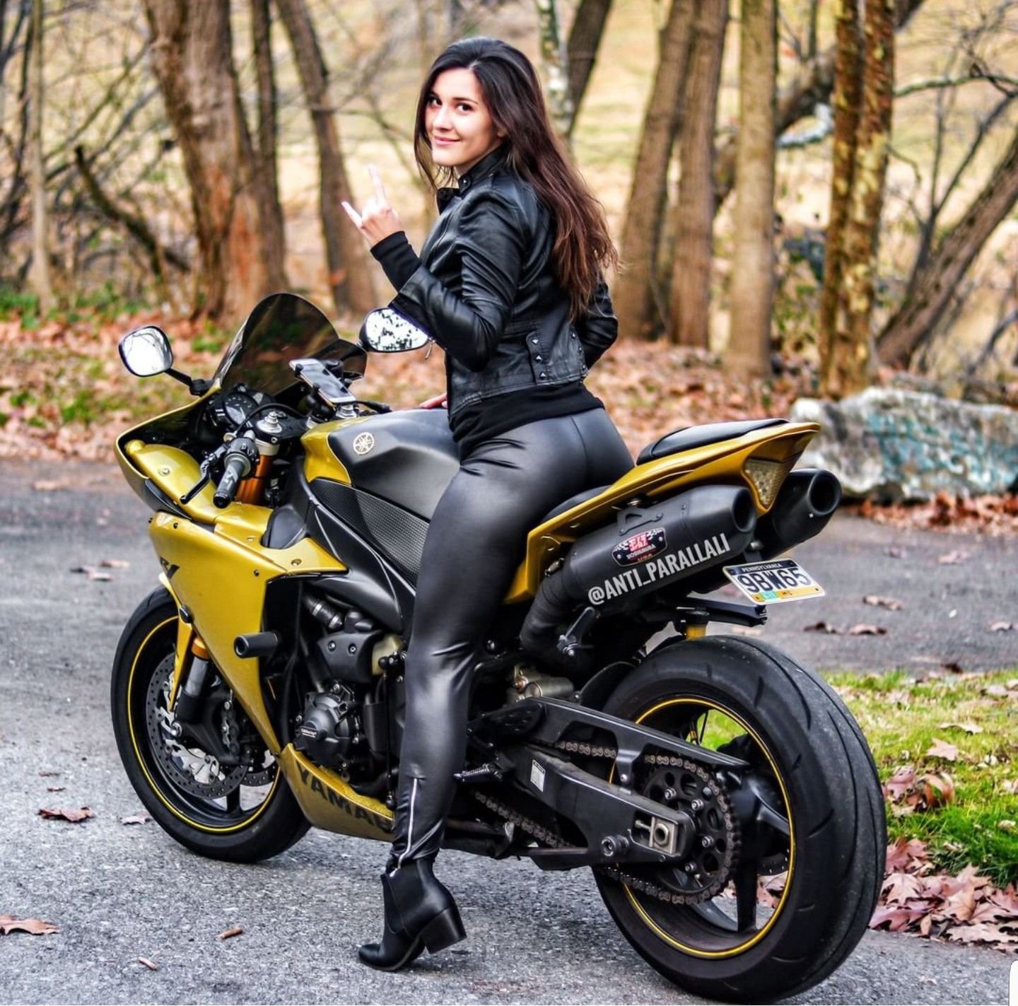 Sexy girl Brunettes on a motorcycle in Ozascu