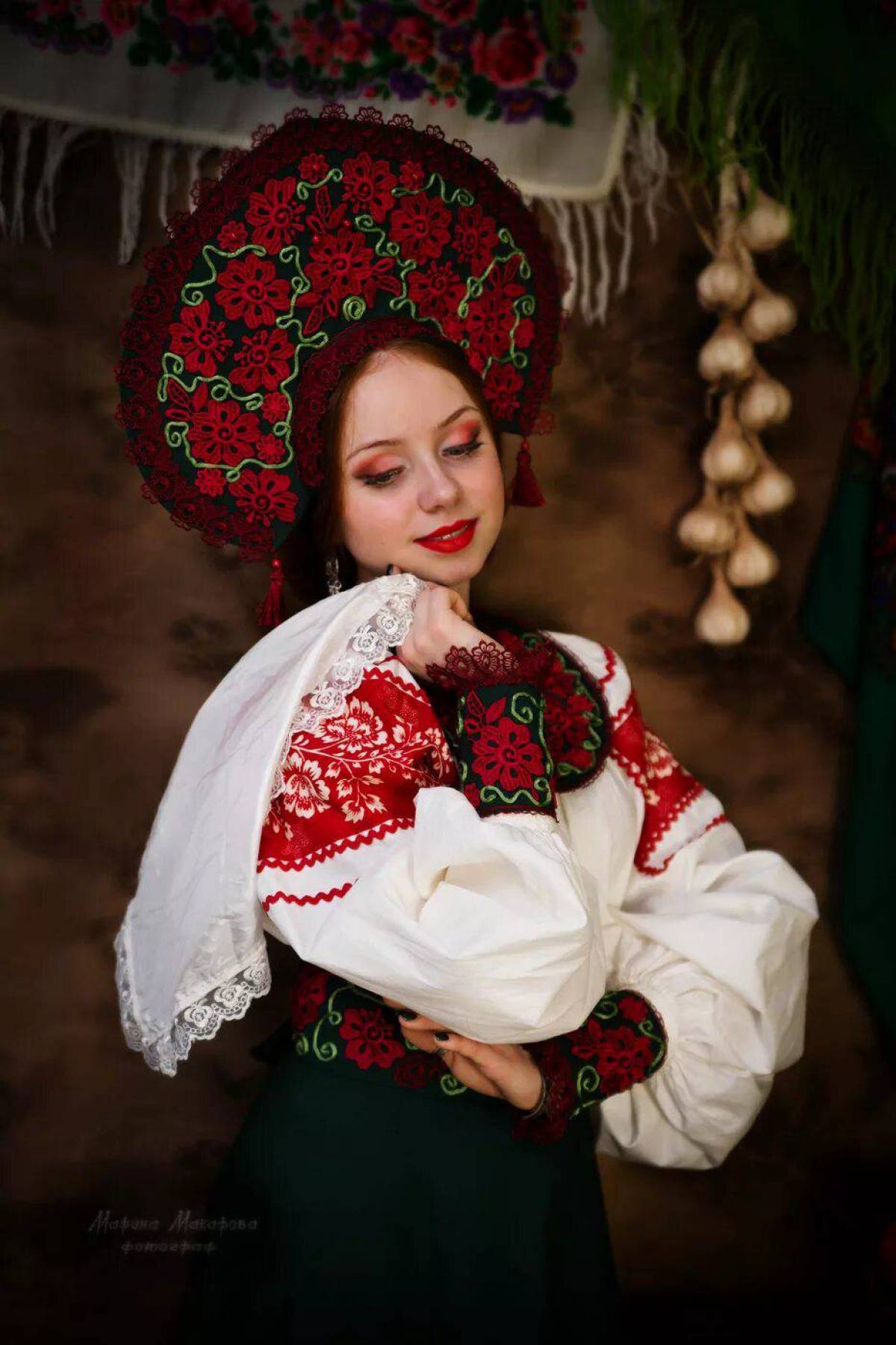 Women in Slavic costumes underwear in Ozascu