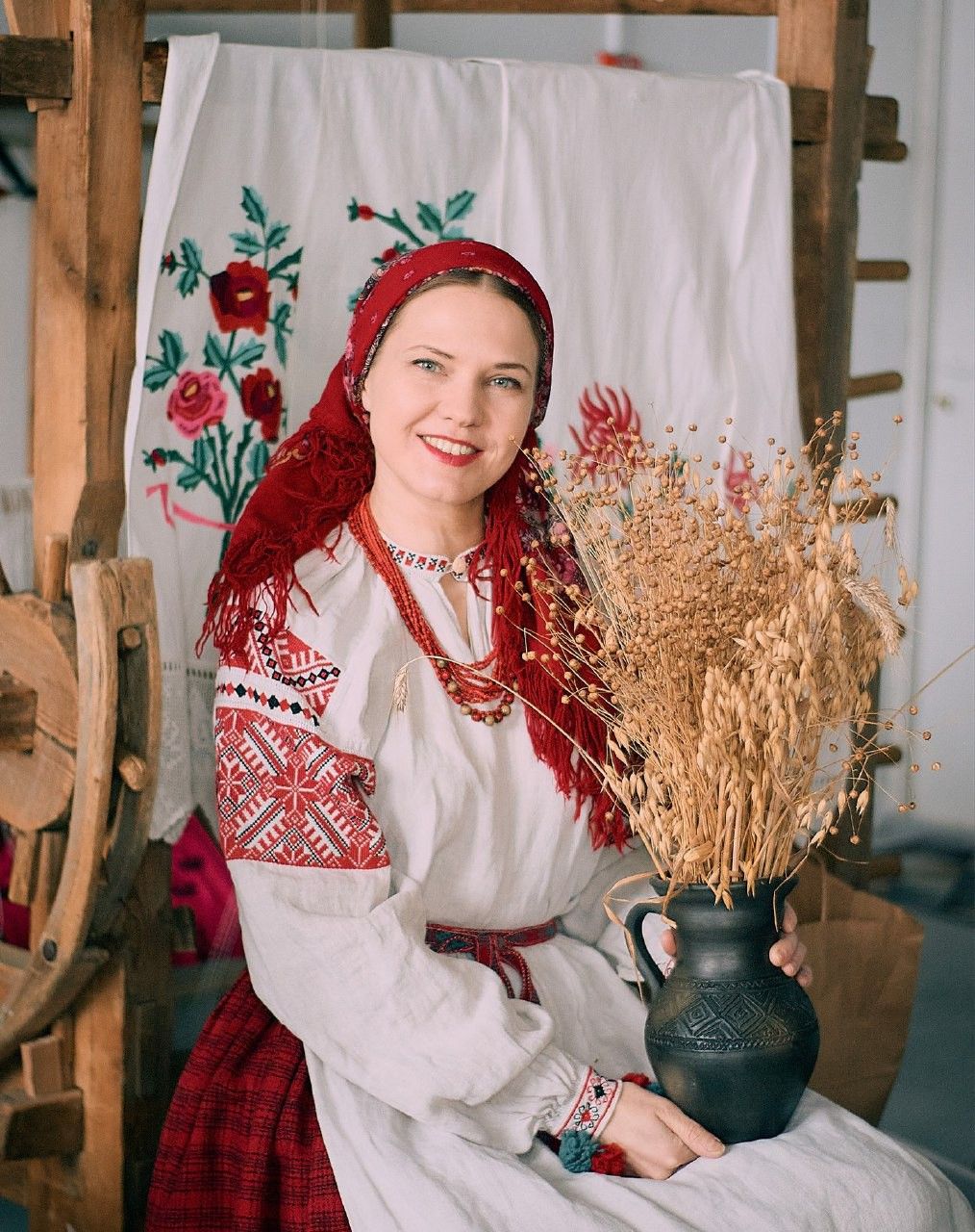 Women in Slavic costumes in Ozascu