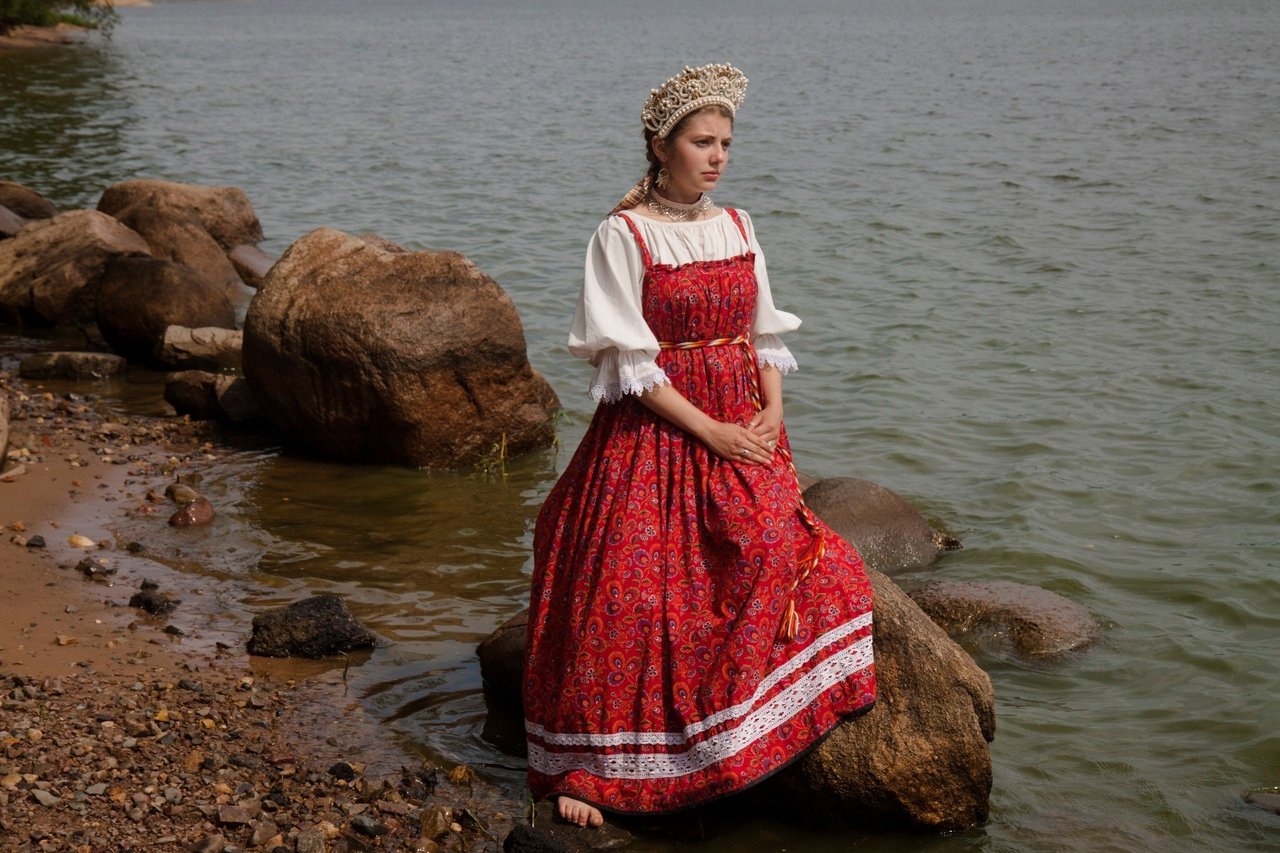 Women in Slavic costumes in Ozascu