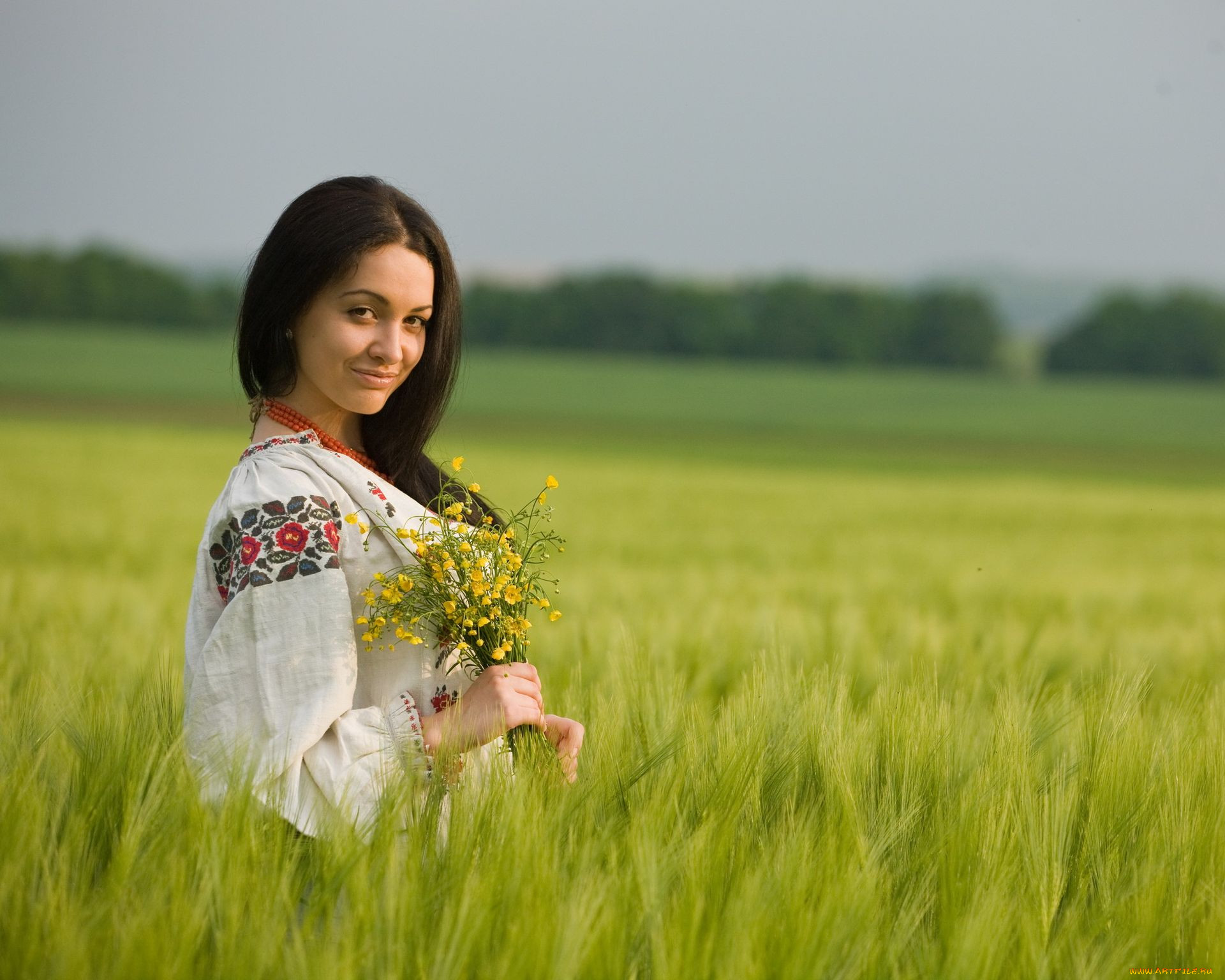 Women in Slavic costumes in Ozascu