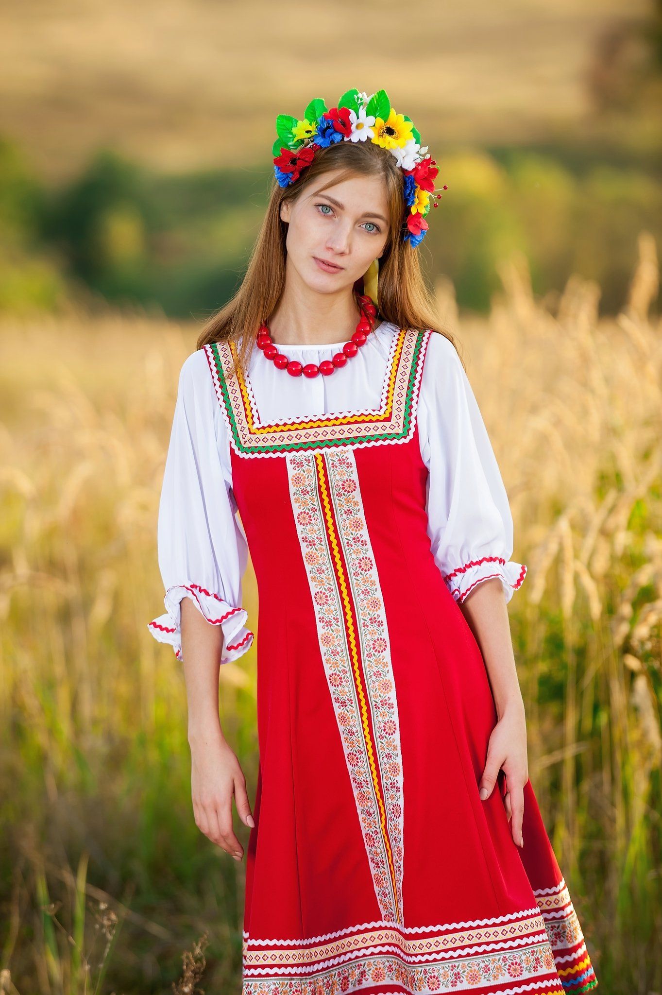 Women in Slavic costumes in Ozascu