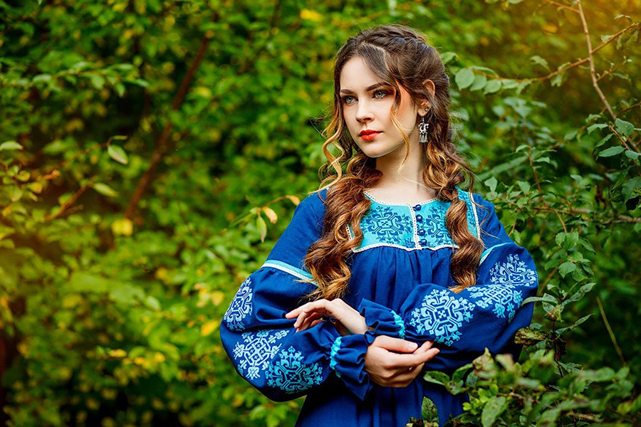 Sexy photo Women in Slavic costumes in Ozascu