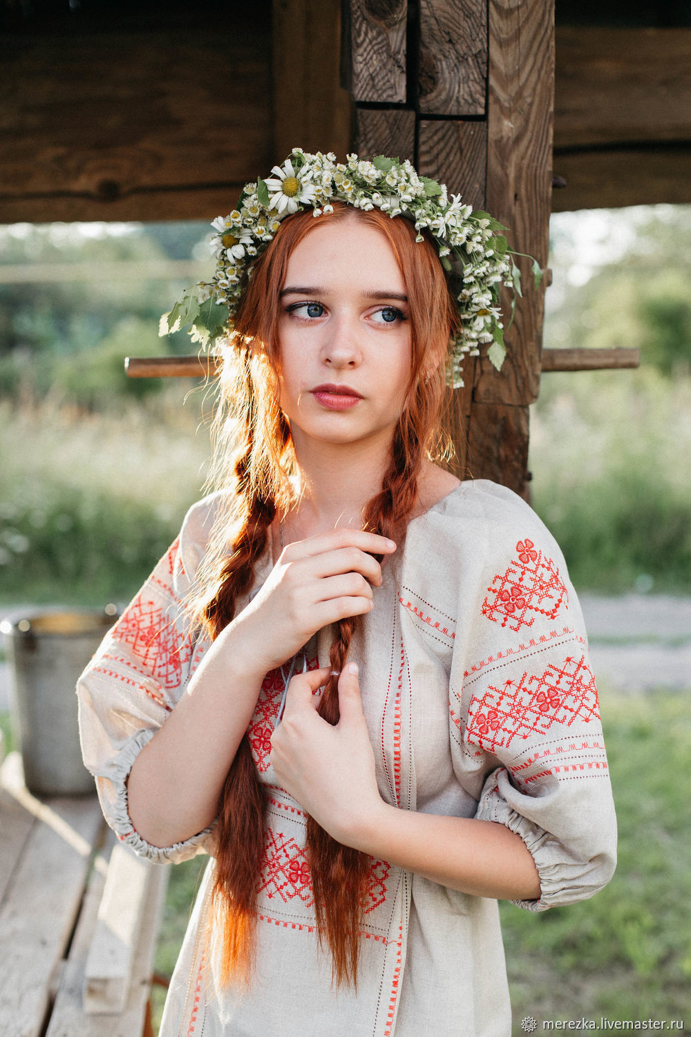 A playful frame from Girls in Slavic costumes — online in Ozascu