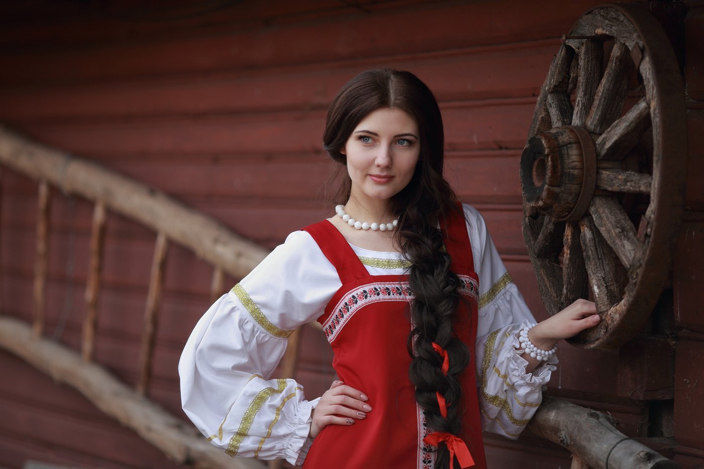 Girls in Slavic costumes’s look of the day — catch her live in Ozascu