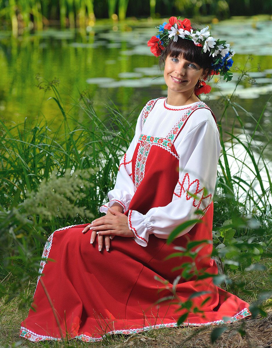 Beautiful girl Girls in Slavic costumes in Ozascu