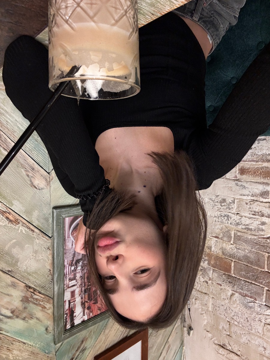 Fresh photos, fresh mood — Tina online in Ozascu