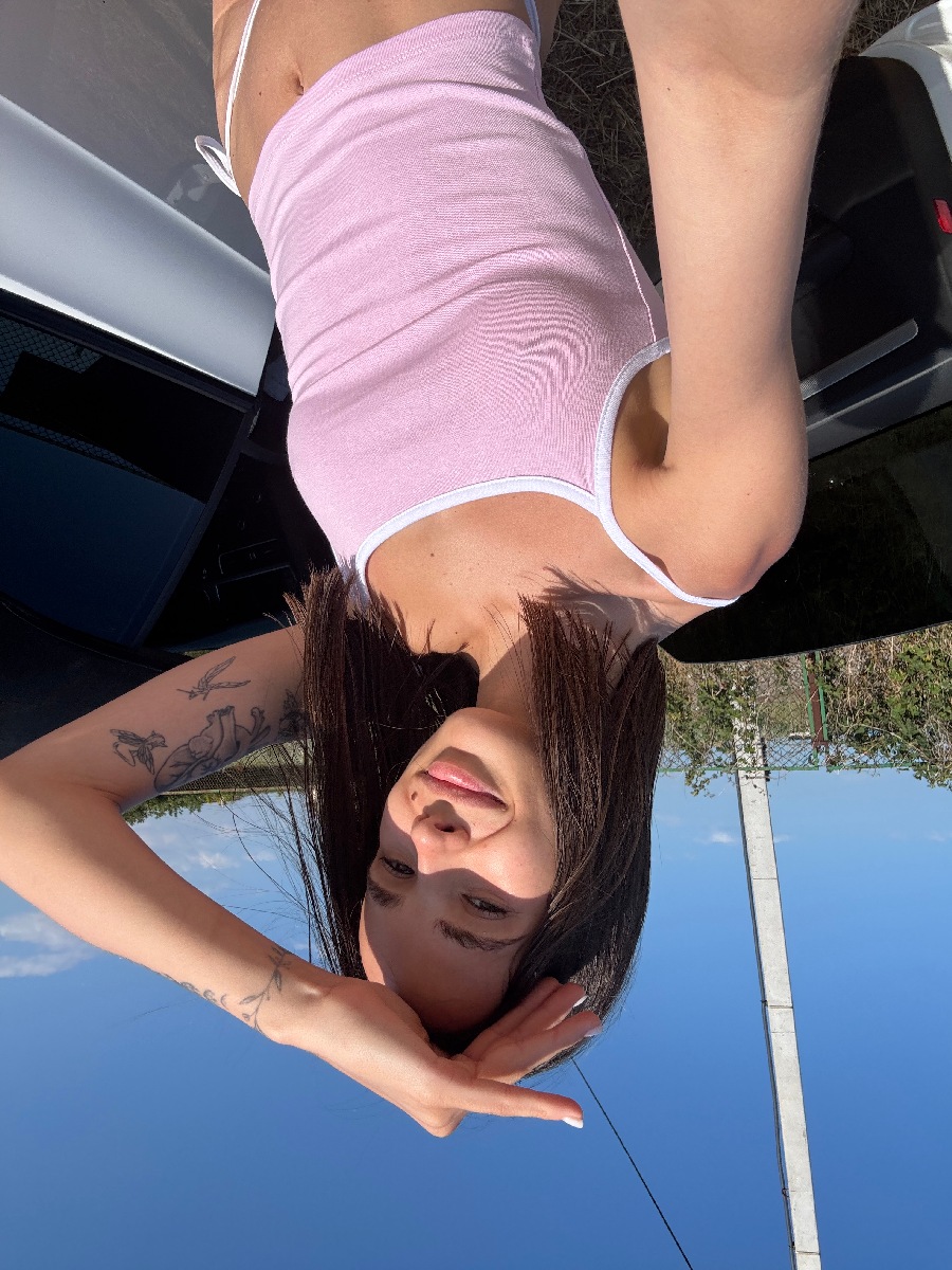 Sexy model Tina in Ozascu